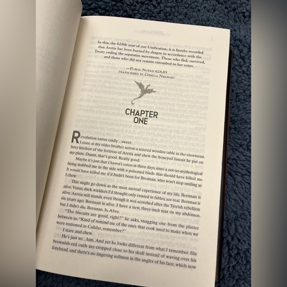 Iron Flame Rebecca Yarros Sprayed Edges Black First Edition Fourth Wing Book 2 - Picture 7 of 16